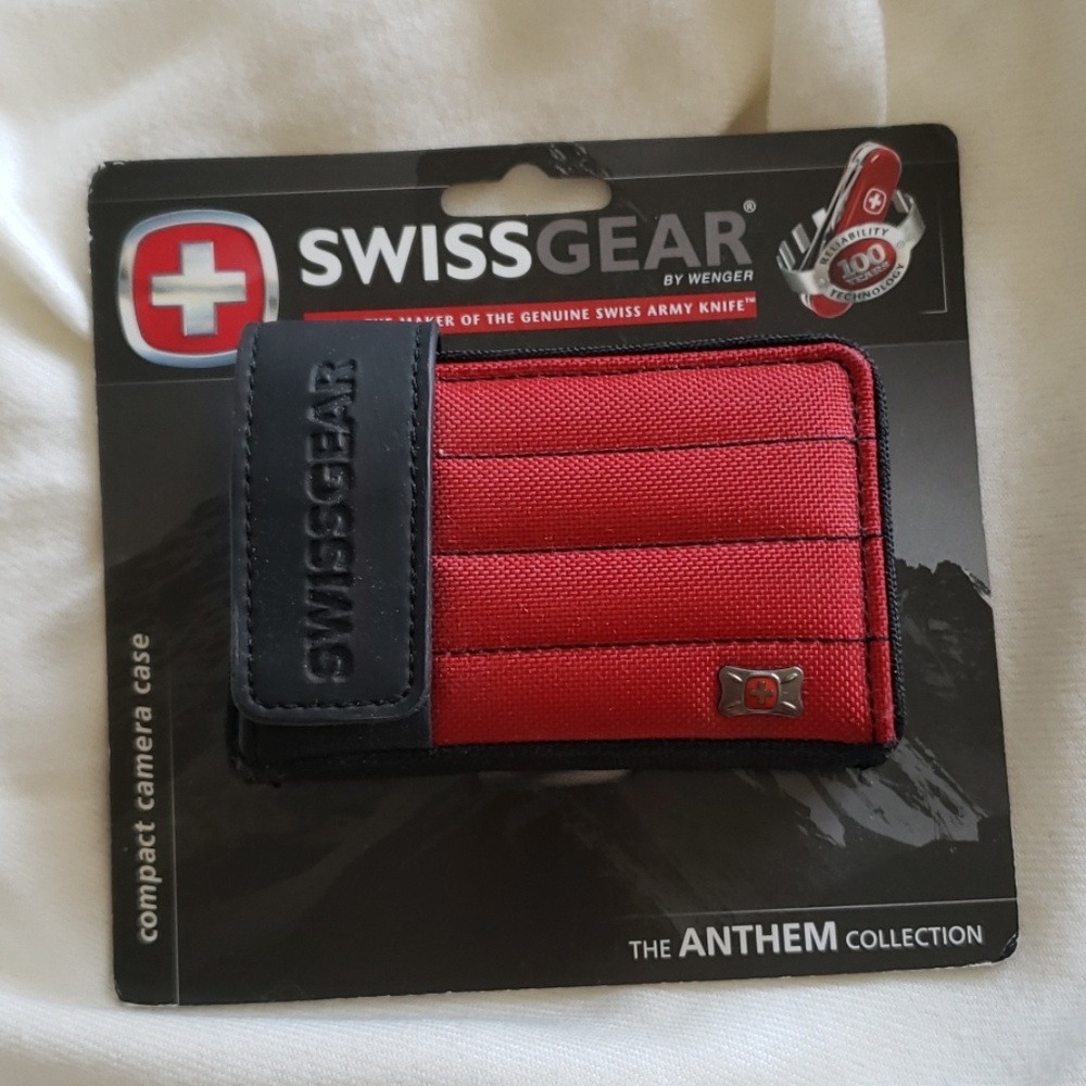 Swiss Gear expandable camera case w belt loop